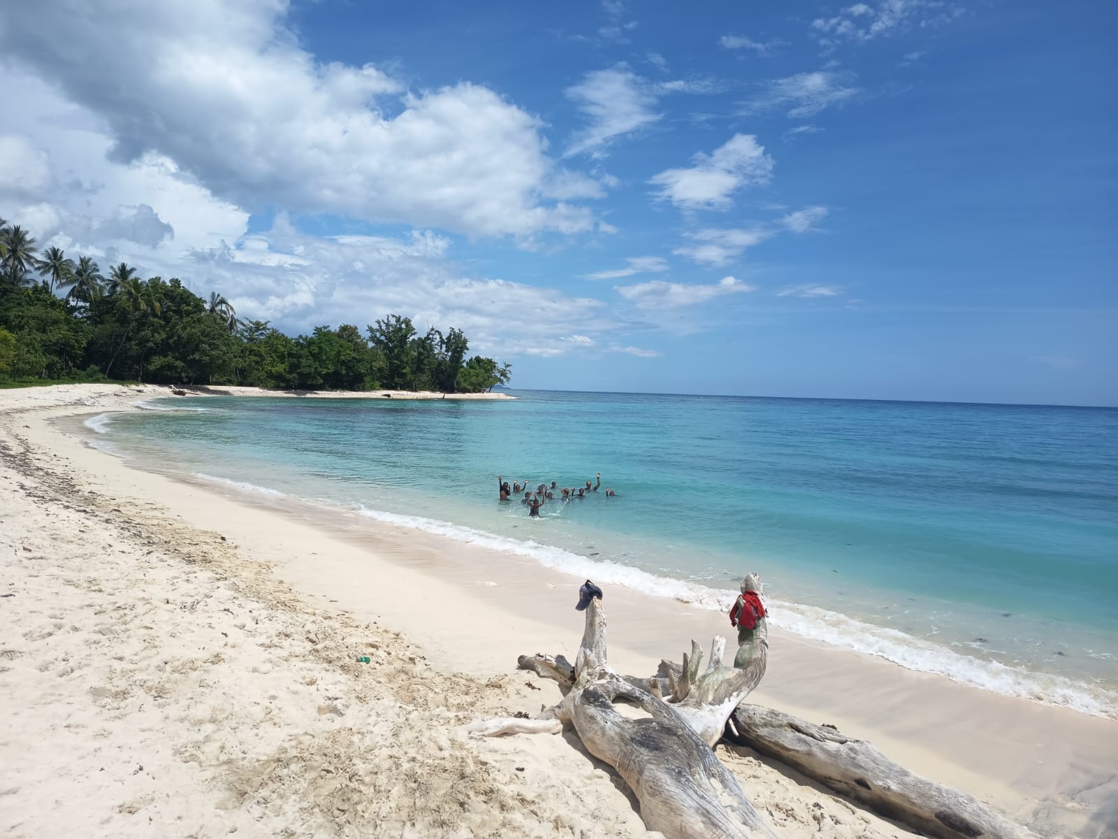 La plage de Galowe est le lieu d'attente pendant les longues délibérations du conseil municipal.