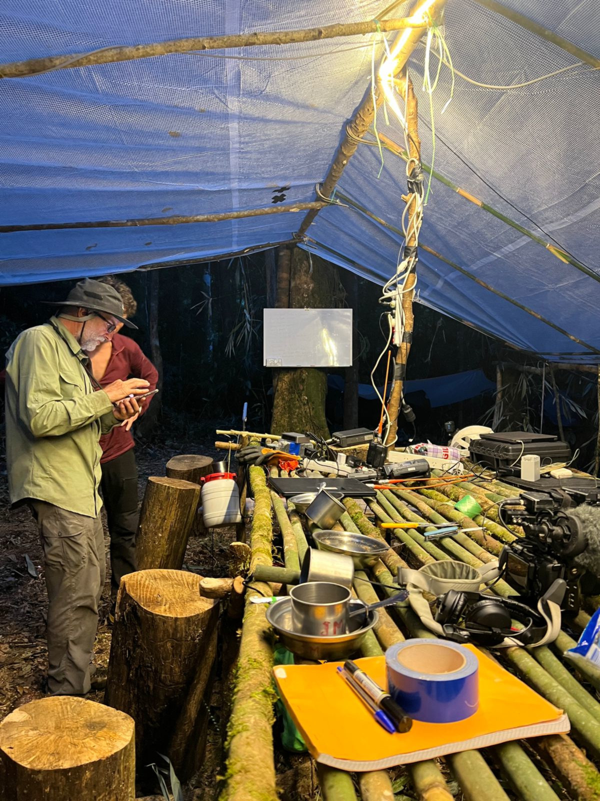 Les camps prennent progressivement forme.