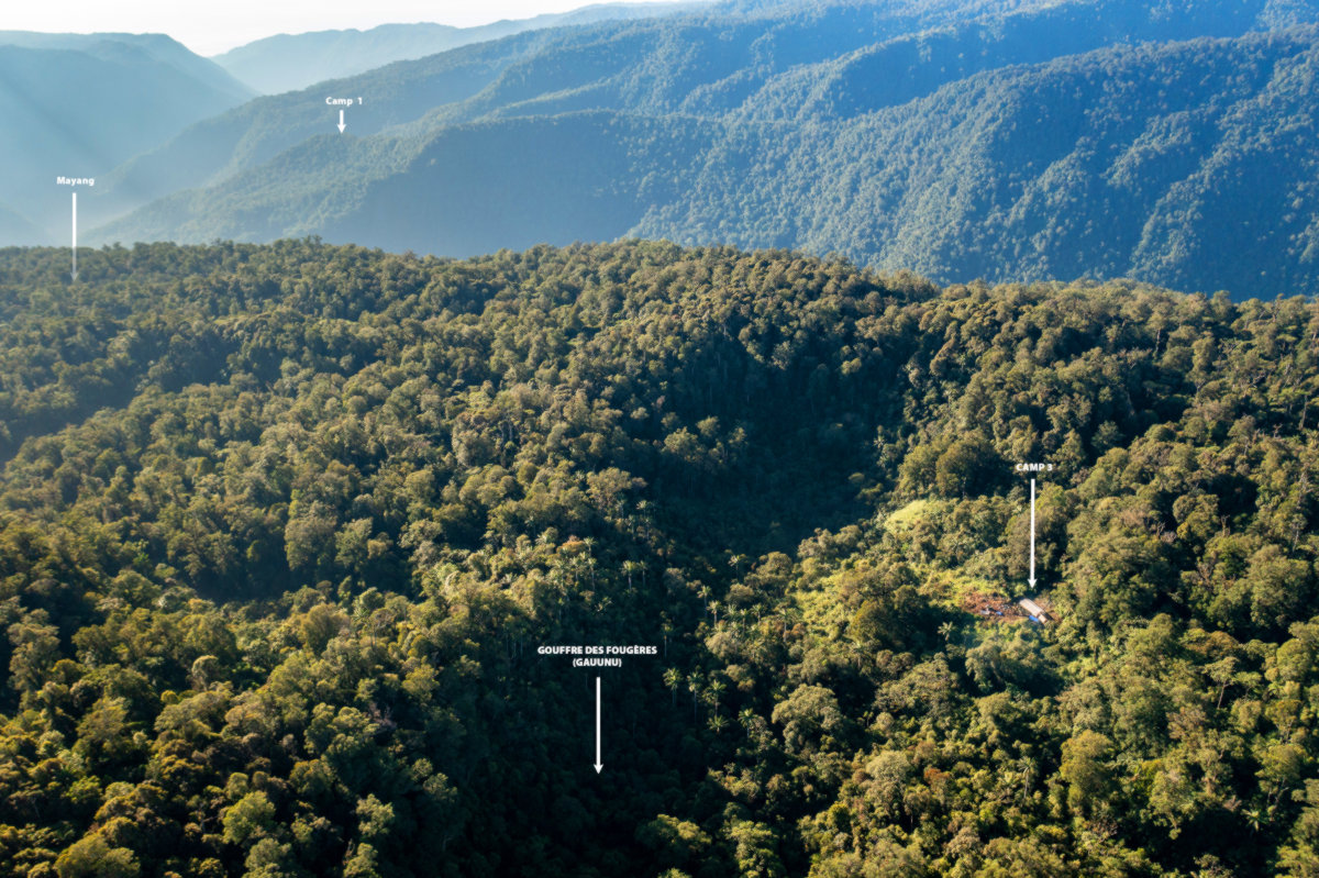 Le camp 3 est installé à environ 3 km à vol d'oiseau du camp 1.