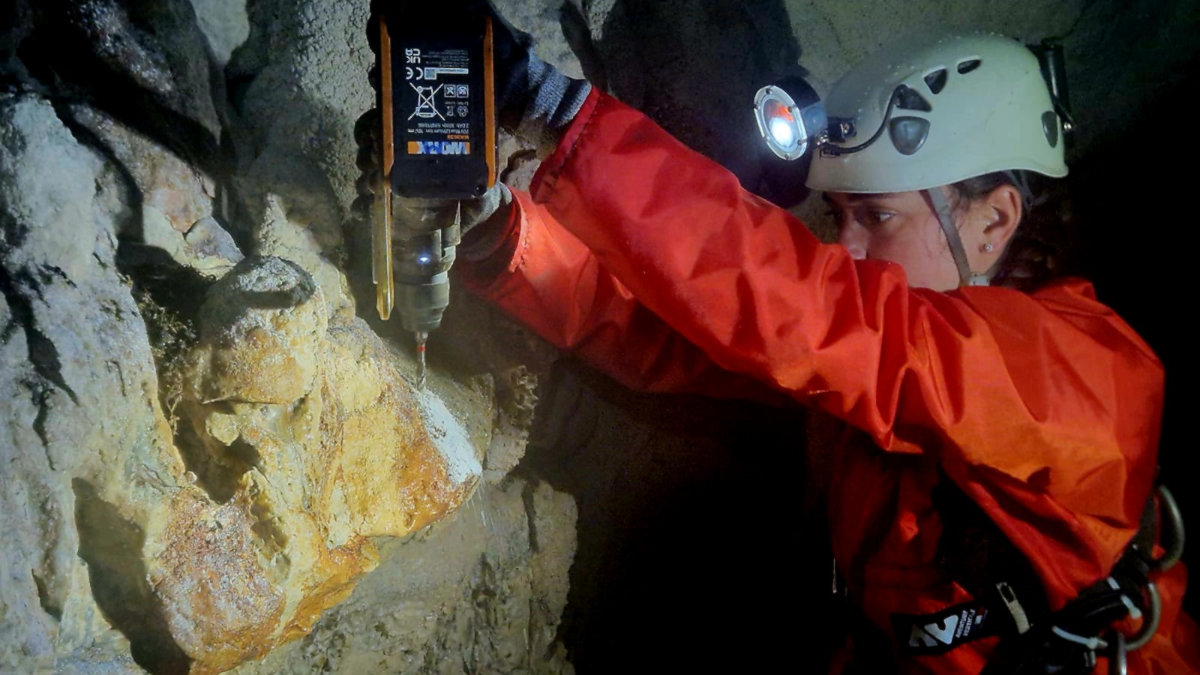 Jessica équipe le dernier P25 qui permettra la jonction