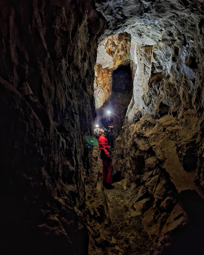 Photo 7. La grotte école de Lechuza, dans le village de Putaendo au Chili. Il s'agit en réalité d'une ancienne mine désaffectée et utilisée maintenant à des fins éducatives