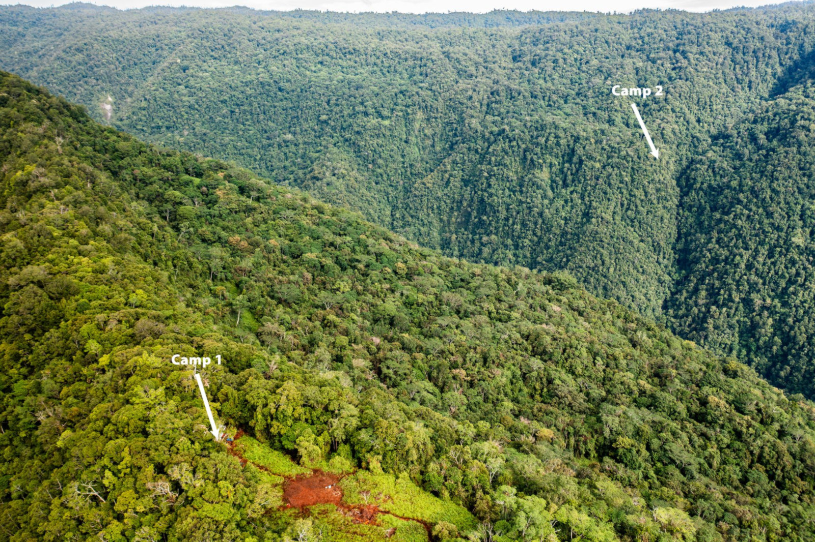Vue sur les deux camps