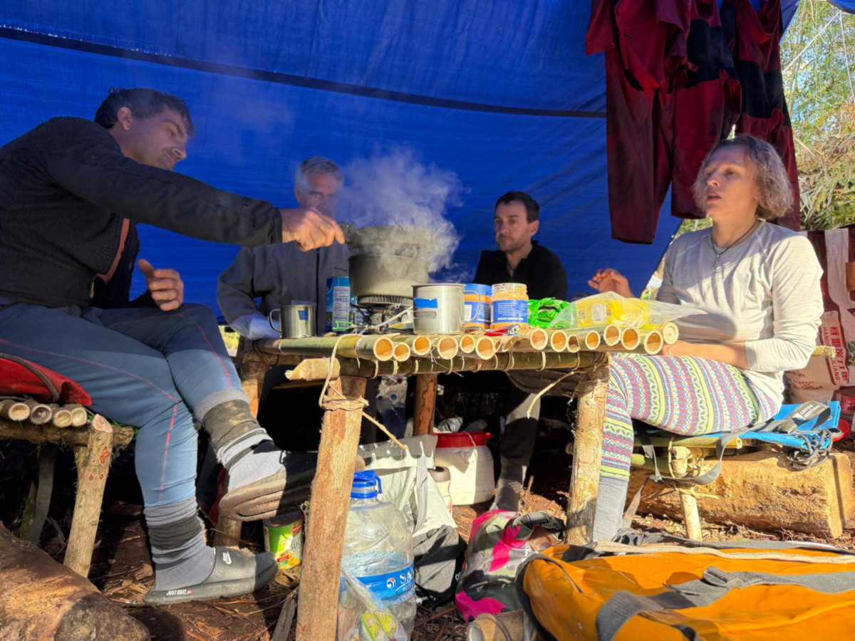 Breakfast at the Big Bag camp
