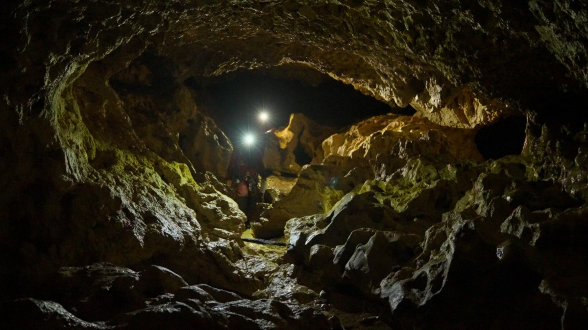 Images from the shoot with the leading team in Ralapusa