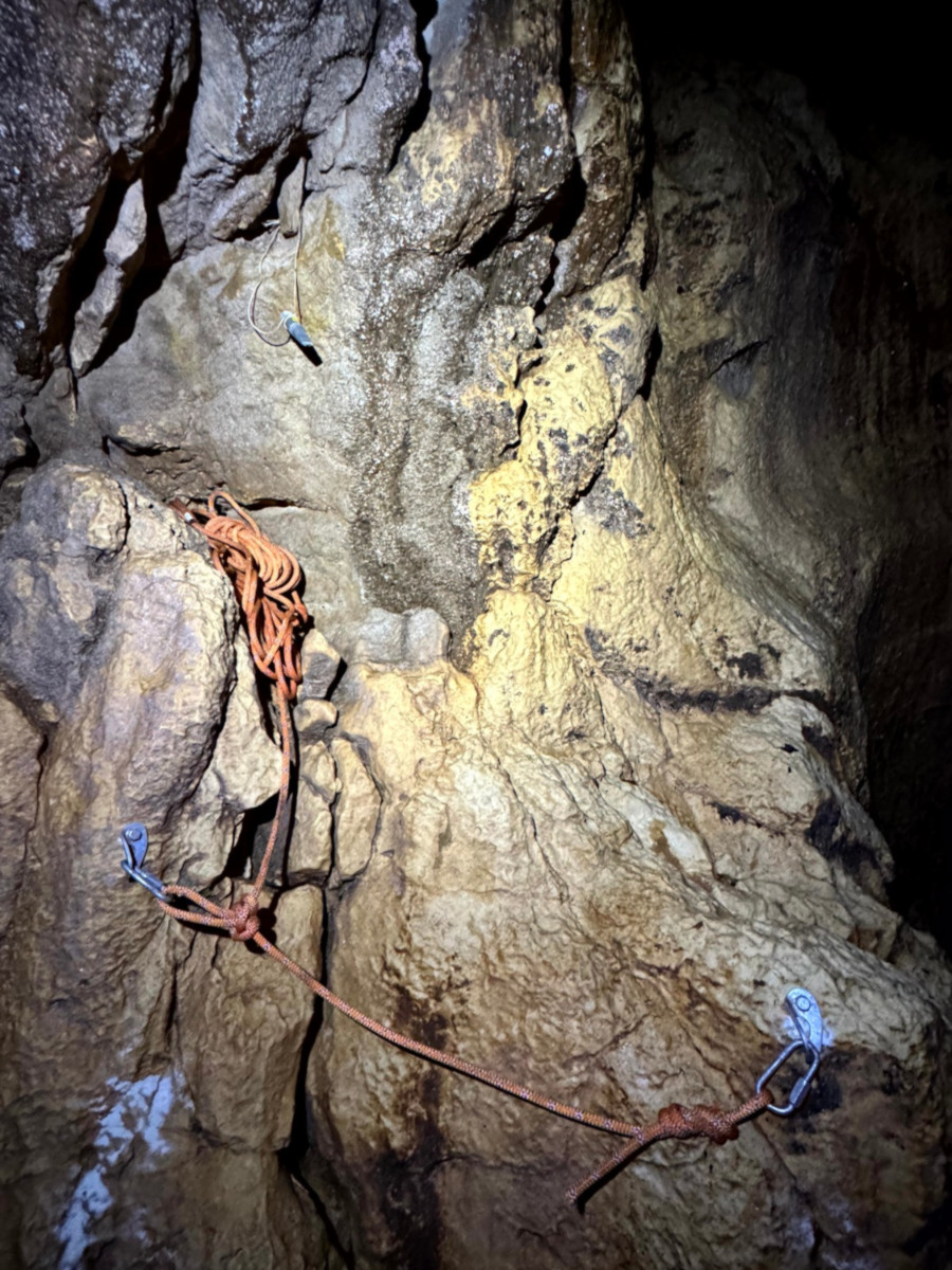 Katia derigs to preserve the ropes provided by our partner Courant.