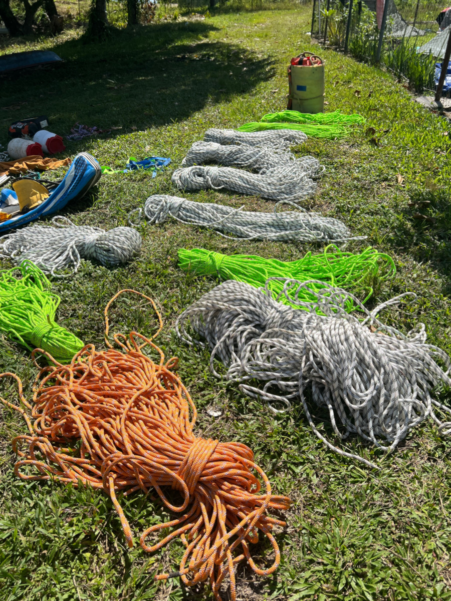 Storing the Courant ropes that will remain on site for the next expedition.