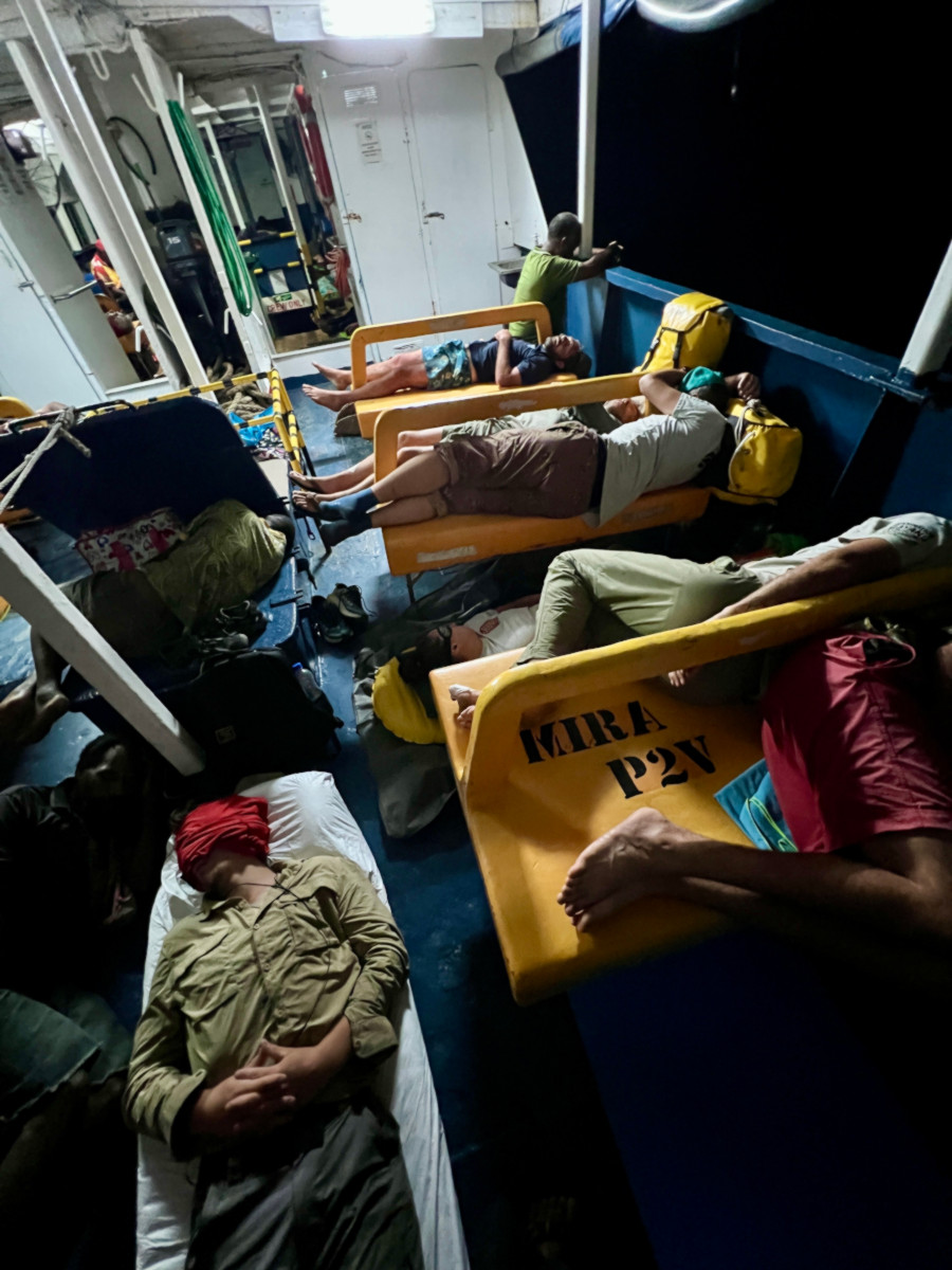 15 hours of navigation in basic comfort.