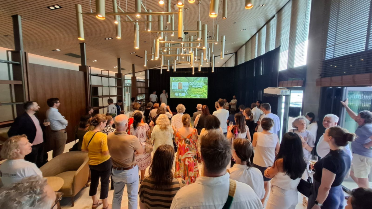 Bernard, Franck, and Sophie present the first results of the expedition.